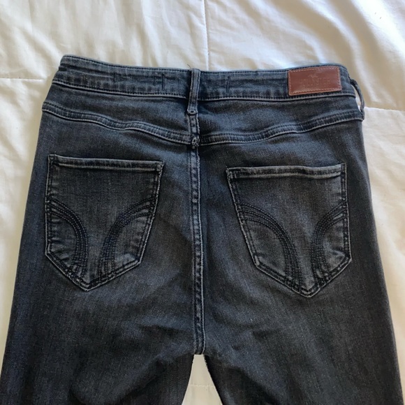 Hollister Ultra High-Rise Super Skinny Jeans - Picture 3 of 4